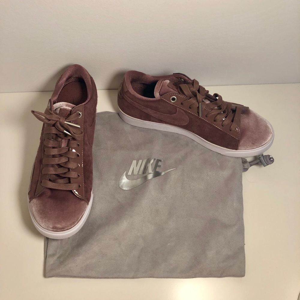 Limited Edition Nike Violet Suede Sneakers Sz 8.5